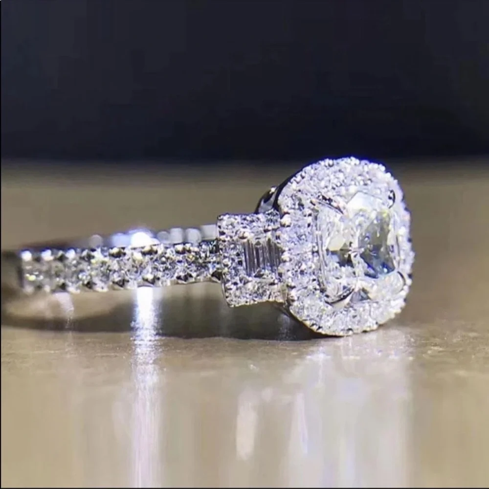New Women’s 925 Silver Luxury Diamond Ring - Picture 2 of 2